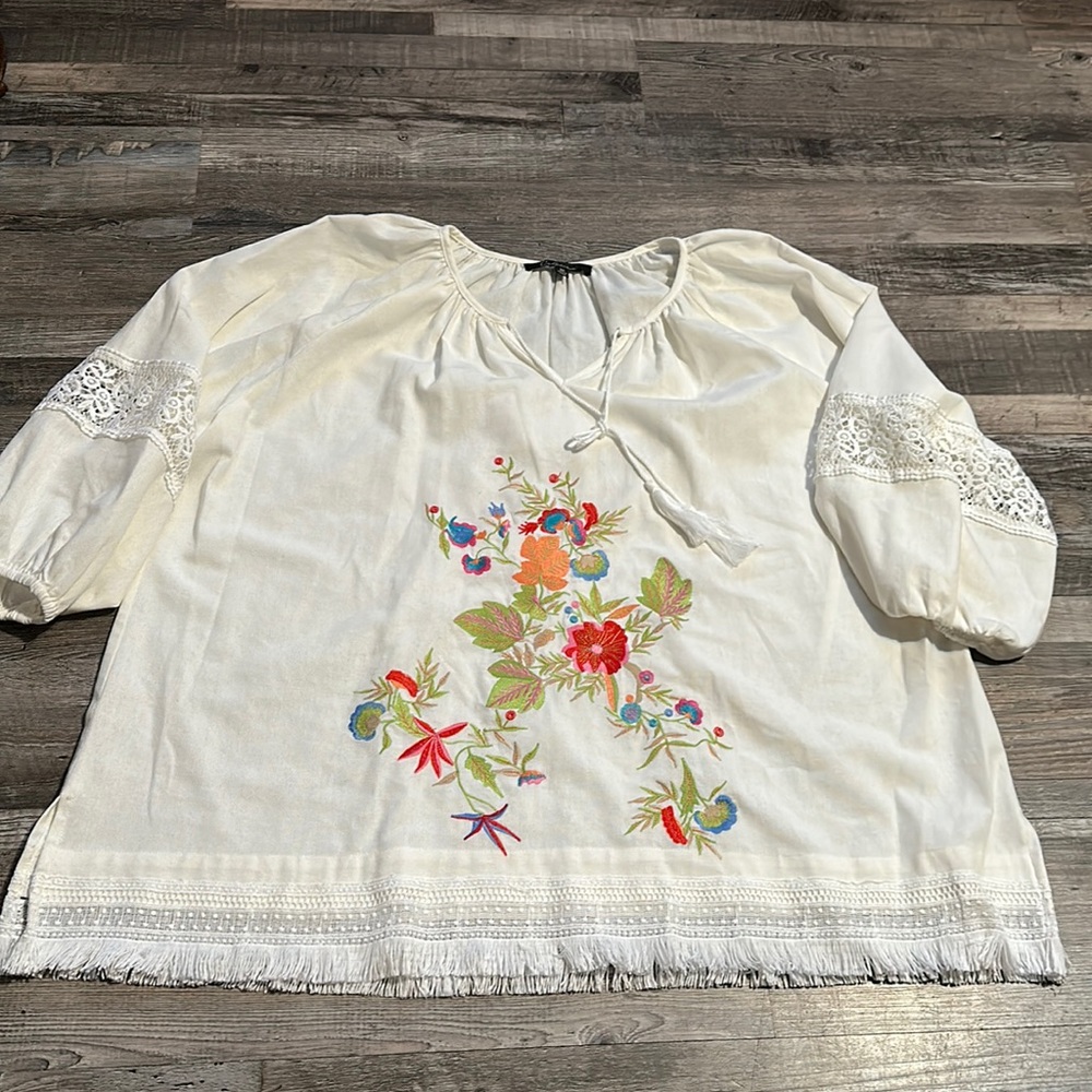Caleoas blouse White Embroidered floral 3XL
